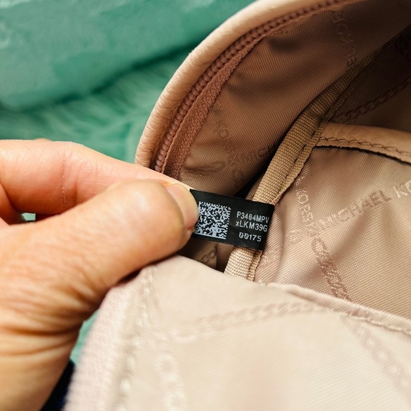 MICHAEL KORS
RARE Slater MINI Pebbled Leather Convertible Backpack - Picture 10 of 11